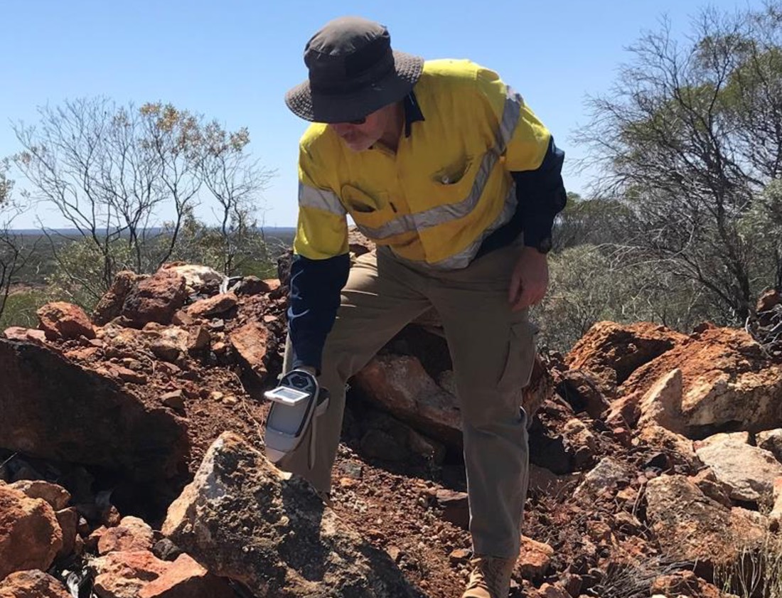 Metals Australia discovers 500m lithium pegmatite at Manindi
