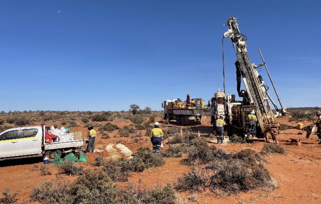 Caprice Resources identifies 1km gold anomaly from AC drilling at Solis