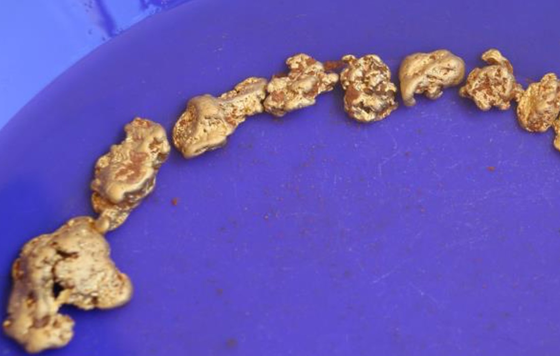 Cyclone Metals recovers gold nuggets from test pits at Nickol River