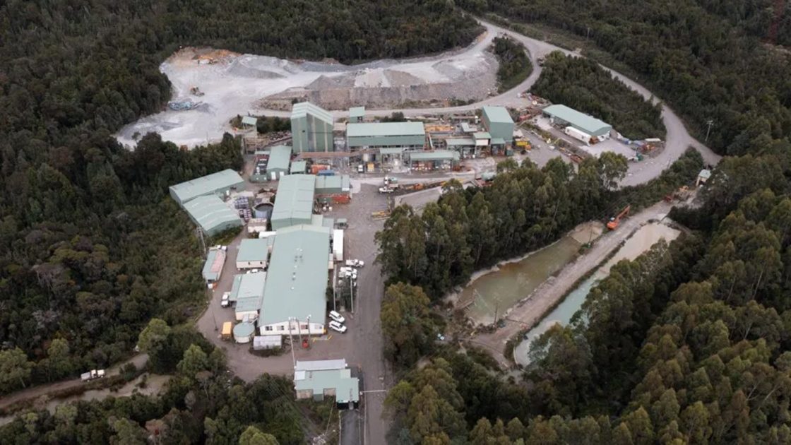 Kaiser Reef books record first gold pour at Henty