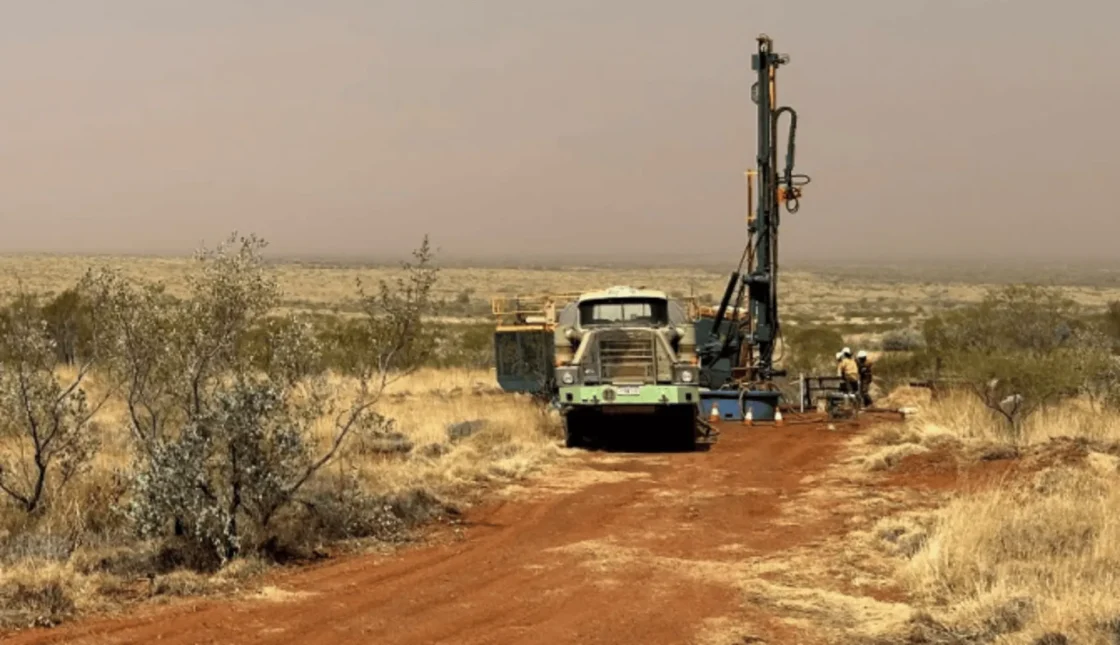 Black Canyon connecting manganese, iron mineralisation