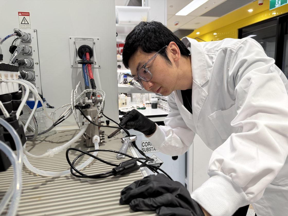 Researchers develop simple way to generate hydrogen