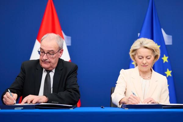 EU-Switzerland sign broad package of deals