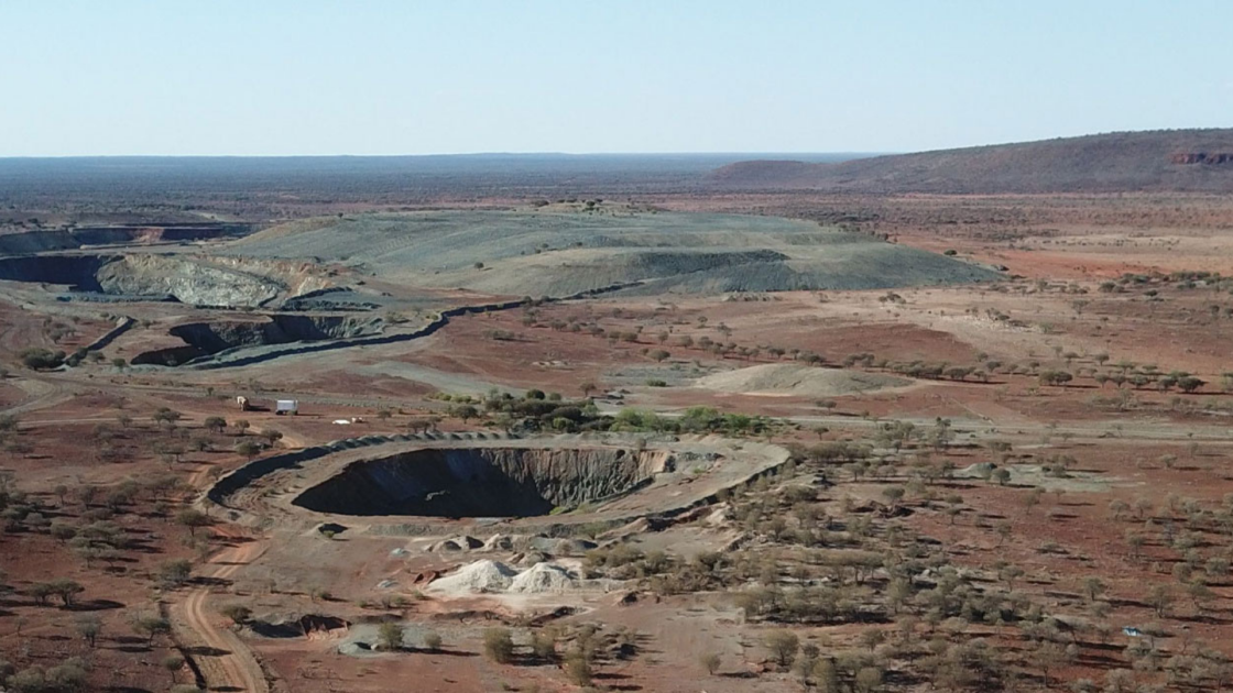 Albright tumbles across Star Minerals performance rights