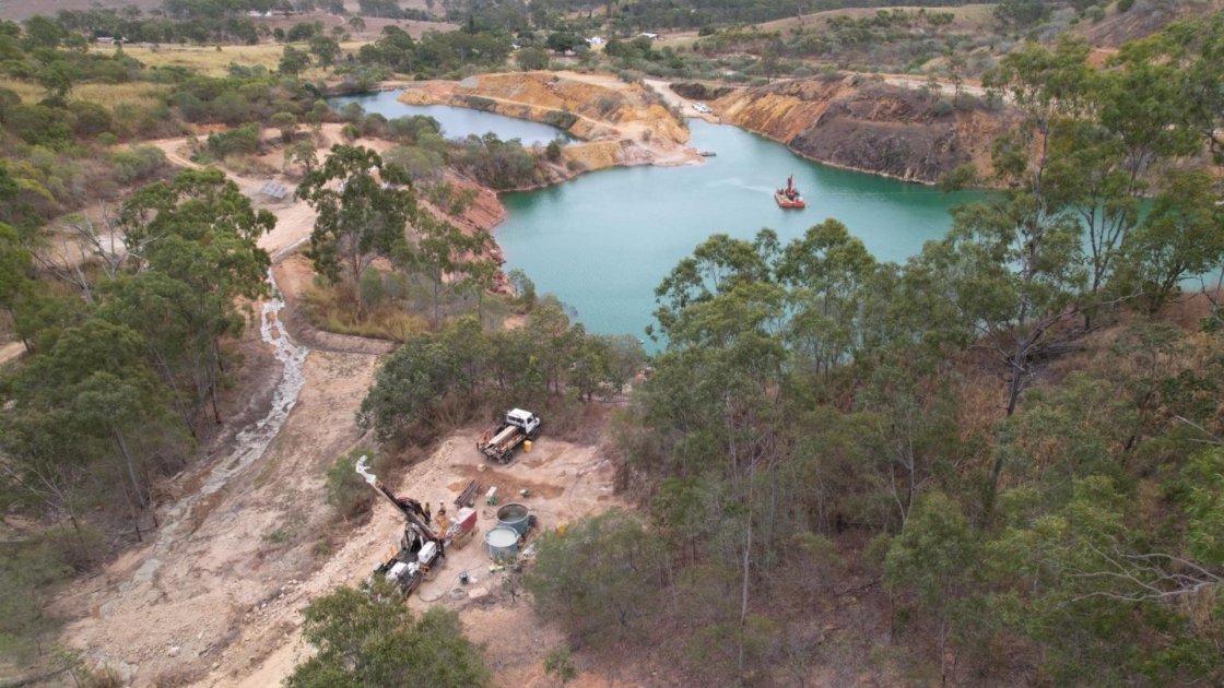 QMines Mt Chalmers DRILL RIG