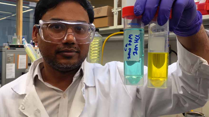 Image of a lab scientist - Lithium Universe has secured an exclusive global licence from the University of Edinburgh