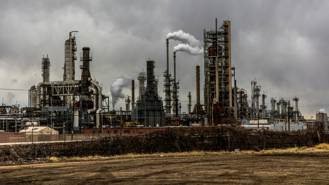 Oil rallies above US$100 as Middle East attacks escalate