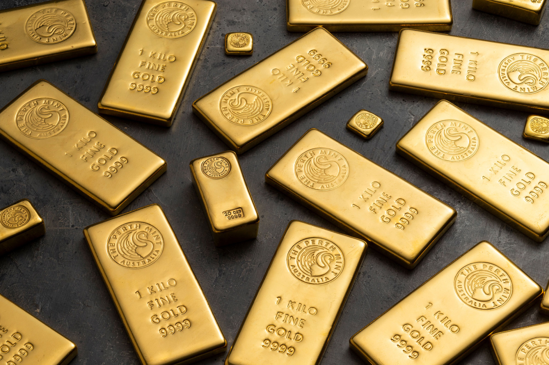 Gold stocks vs physical gold: Which is the smarter way to invest in 2026?