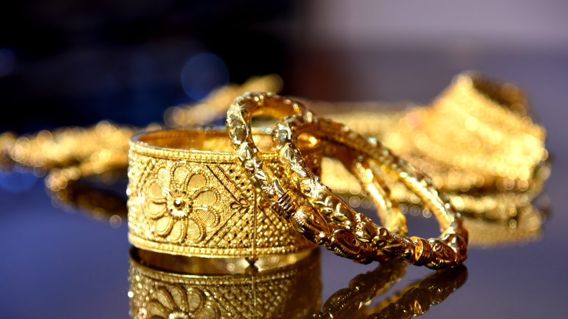 Indian mutual funds suspend bulk subscriptions to gold ETFs